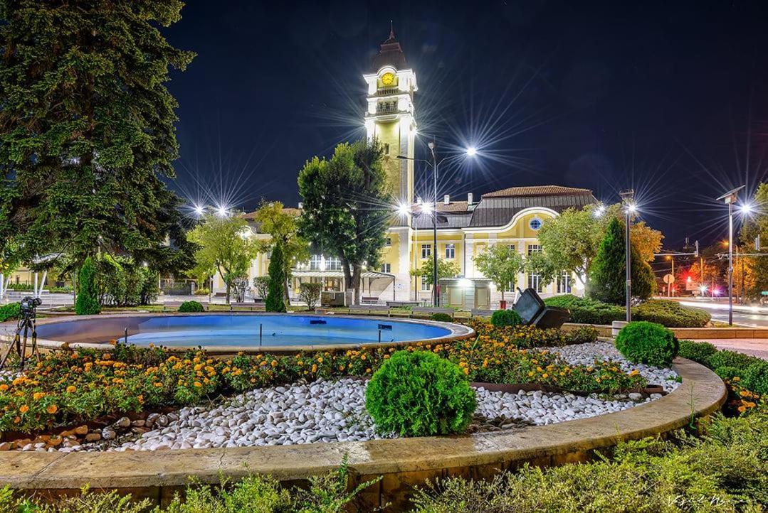 Luxury Versailles Apartments Center Opera Burgas Exterior photo